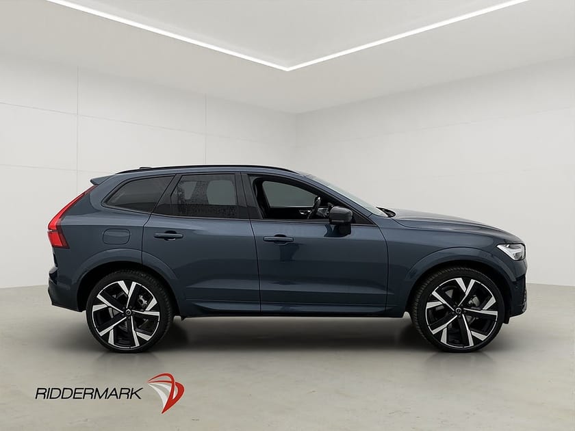 Bild 4 av Volvo XC60 Recharge T6 AWD Black Edition Plus B&W Pano HUD