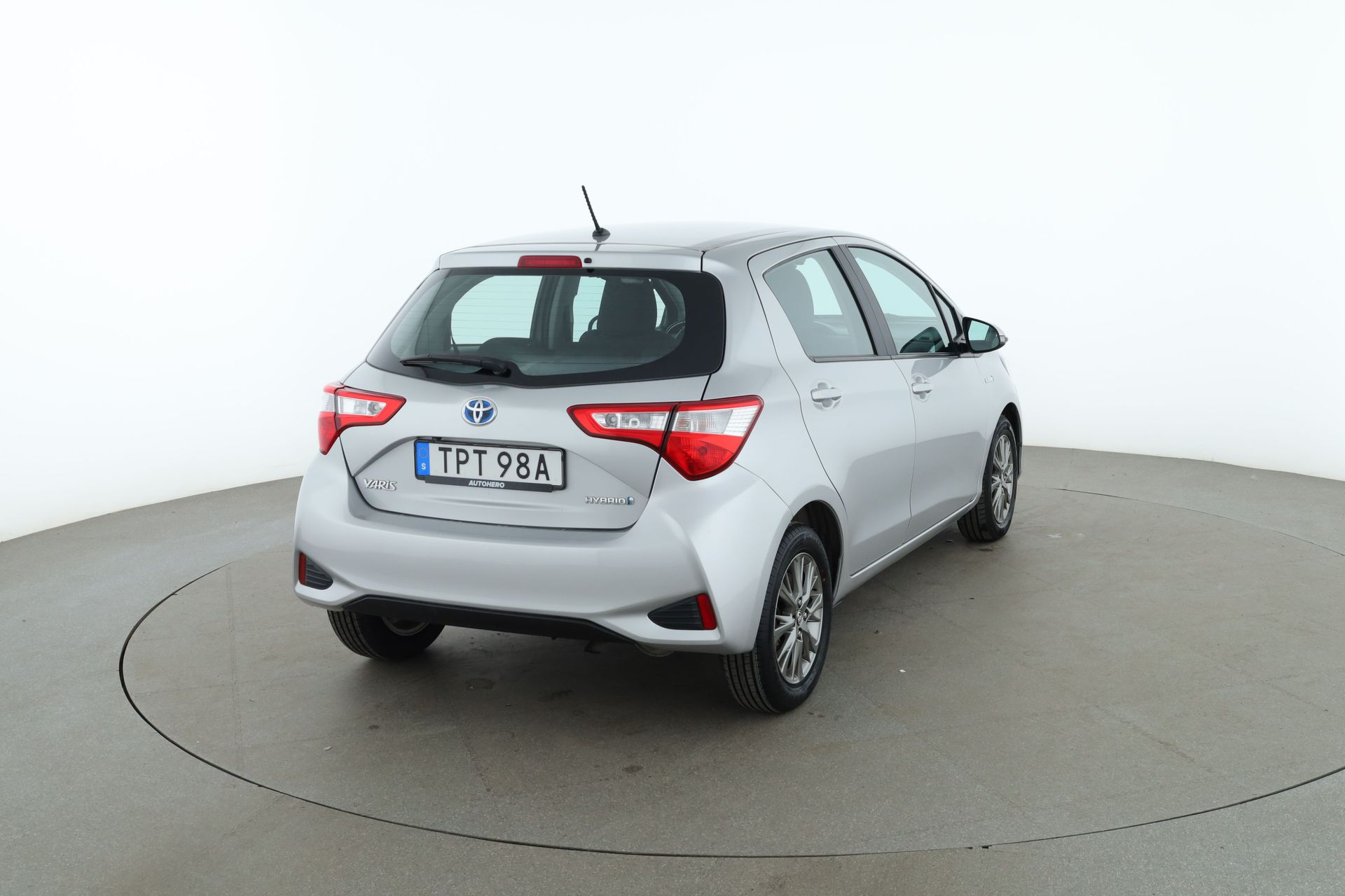 Toyota Yaris Hybrid 2019, bild 6/10
