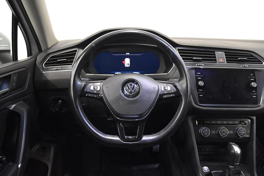 Bild 2 av Volkswagen Tiguan Allspace 7-sätes 2.0 TDI 4M R-Line 7-sits Drag D-Värm Cockpit Massage 190hk