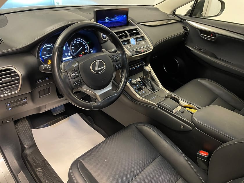 Bild 5 av Lexus NX 300h AWD 2.5 MHEV Executive Premium - 1 Ägare -