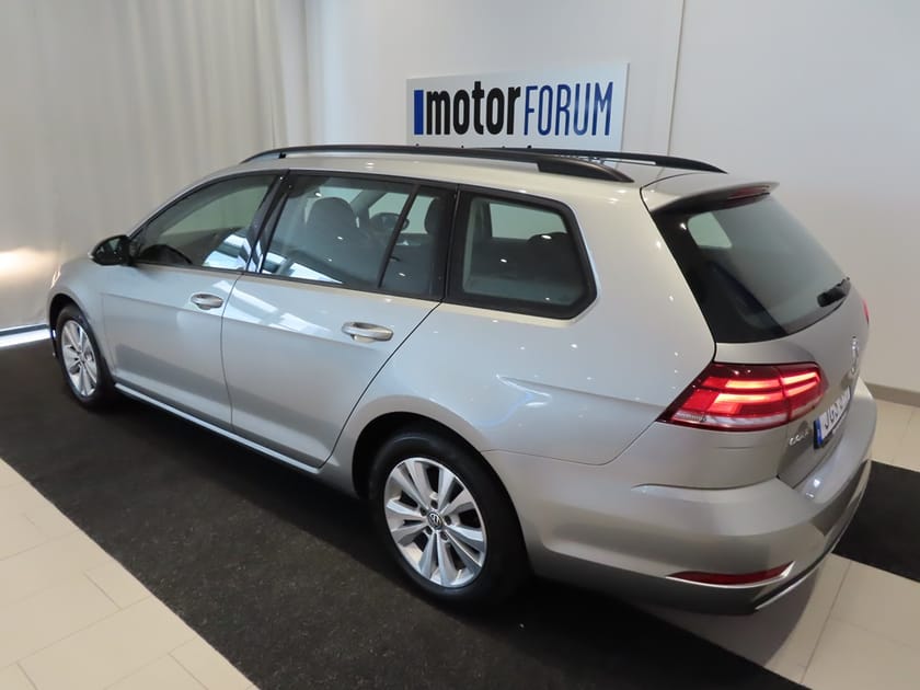 Bild 3 av Volkswagen Golf Sportscombi TSI 110 HK Drag Backkamera Vhjul