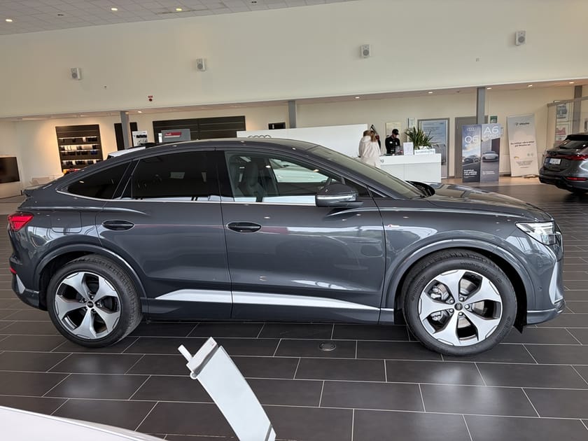 Bild 5 av Audi Q4 Sportback e-tron quattro 220 KW S-line