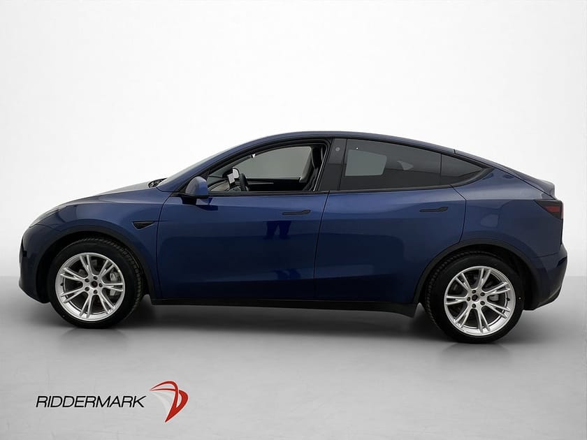 Bild 5 av Tesla Model Y Long Range AWD Drag Pano Moms AP Skinn Kamera