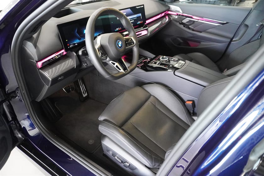 Bild 2 av BMW 530e xDrive Touring M Sport Pro Pano Drag