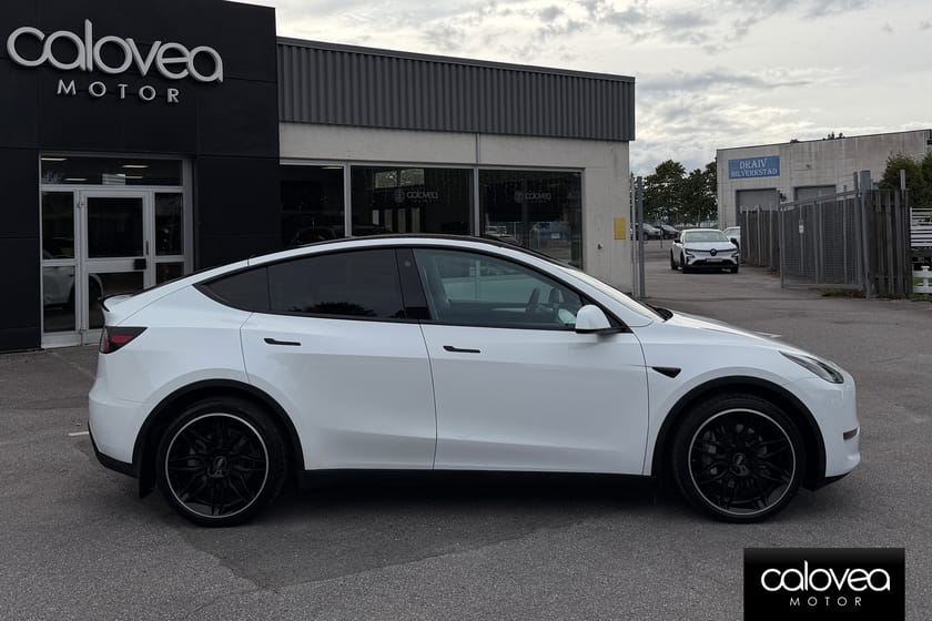 Bild 2 av Tesla Model Y Long Range AWD Dual Motor 514 hk Automat - Panorama
