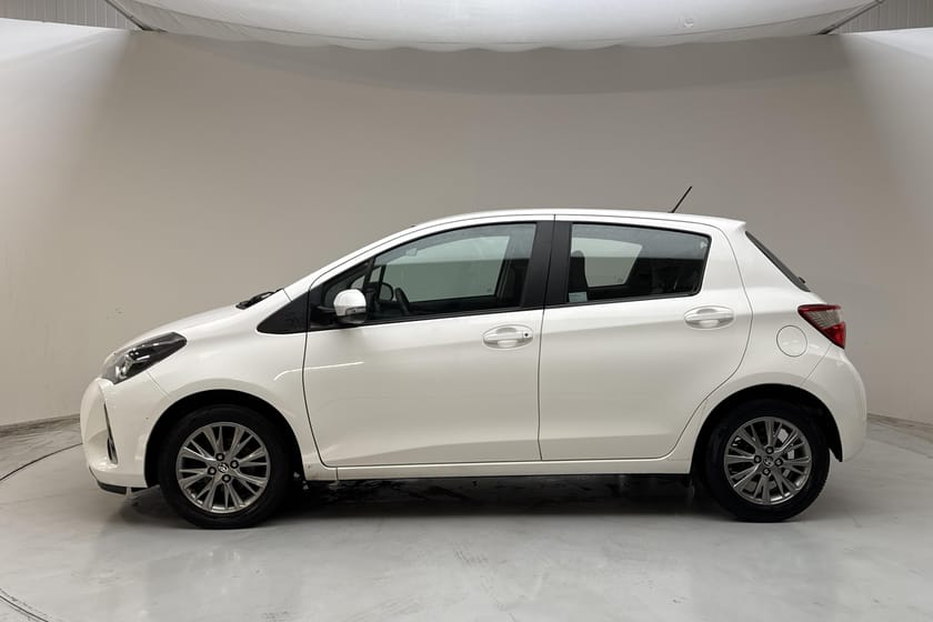 Bild 2 av Toyota Yaris 1.5 5dr (111hk) AC Active Backkamera Låggmil