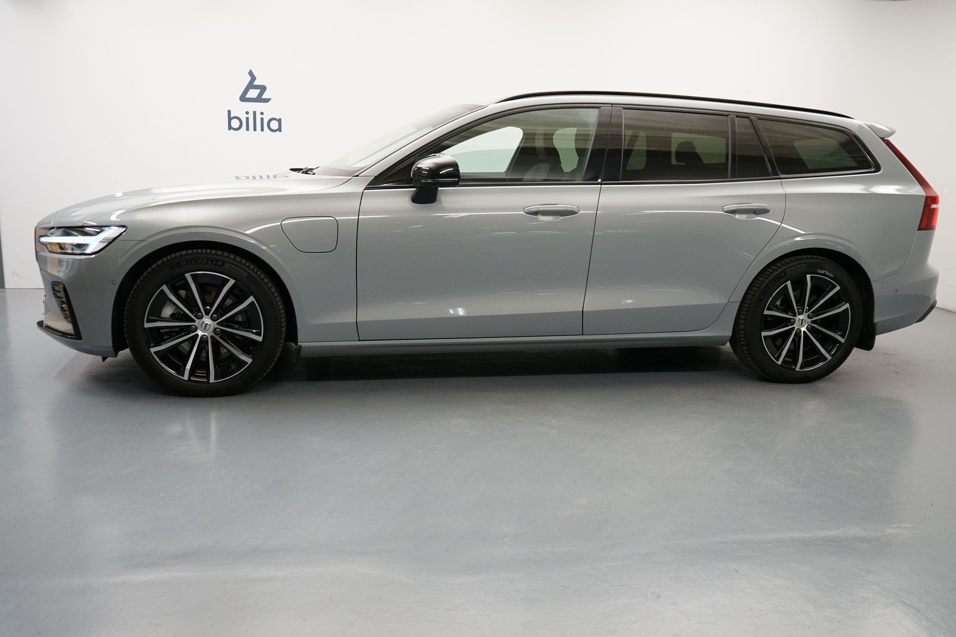 Volvo V60 T6 Plus Dark Nordic Edition 2025, bild 2/10