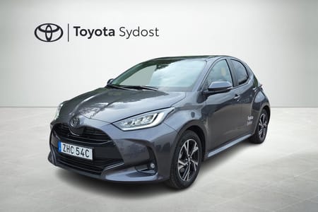 Toyota Yaris Hybrid 115 P sensorer fram och bak, rattvärme, backkamera, adaptiv farthållare, BLIS mm