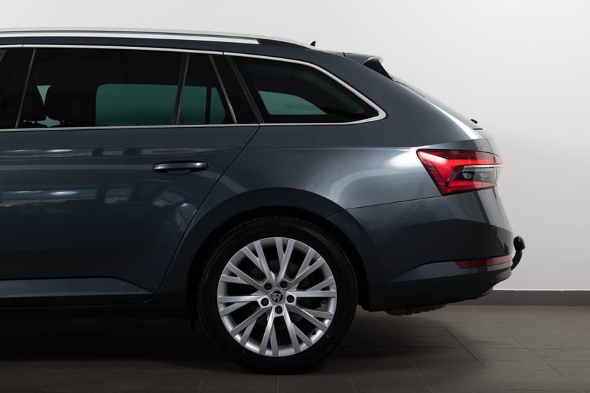 Bild 5 av Škoda Superb Kombi 2.0 TDI 4x4 DSG 200hk Canton/Pvärmare/Drag/Cockpit/Blindspot