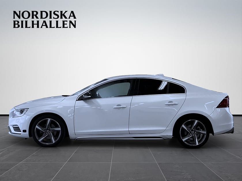 Bild 4 av Volvo S60 T4F R-Design Kamrem bytt Nyservad Värmare Bluetooth