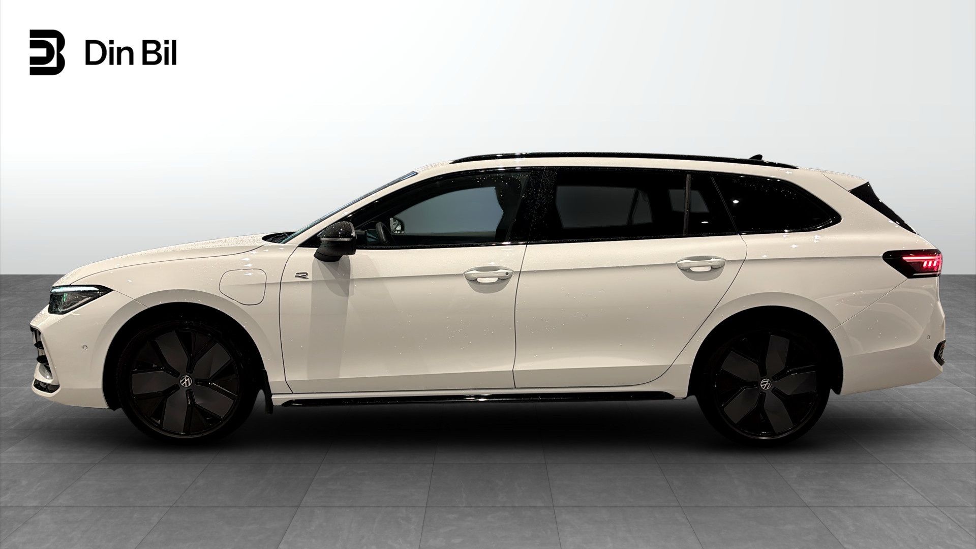 Volkswagen Passat 1.5 eHybrid R-Line 2025, photo 2/10