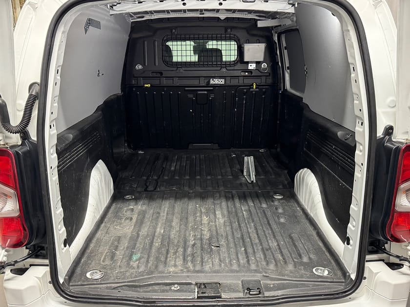 Bild 4 av Peugeot Partner Utökad Last PRO+ 130 hk Diesel AUT LEASEBAR. NYSERVAD