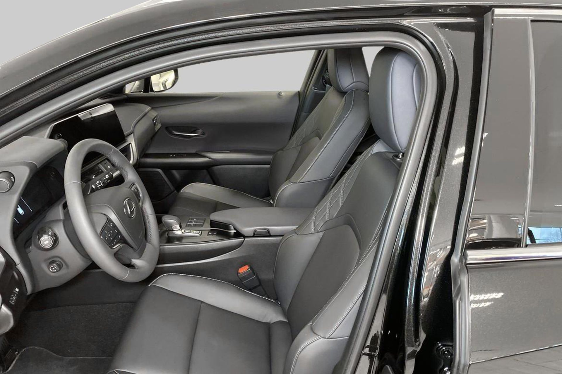 Lexus UX 300h 2025, bild 6/10