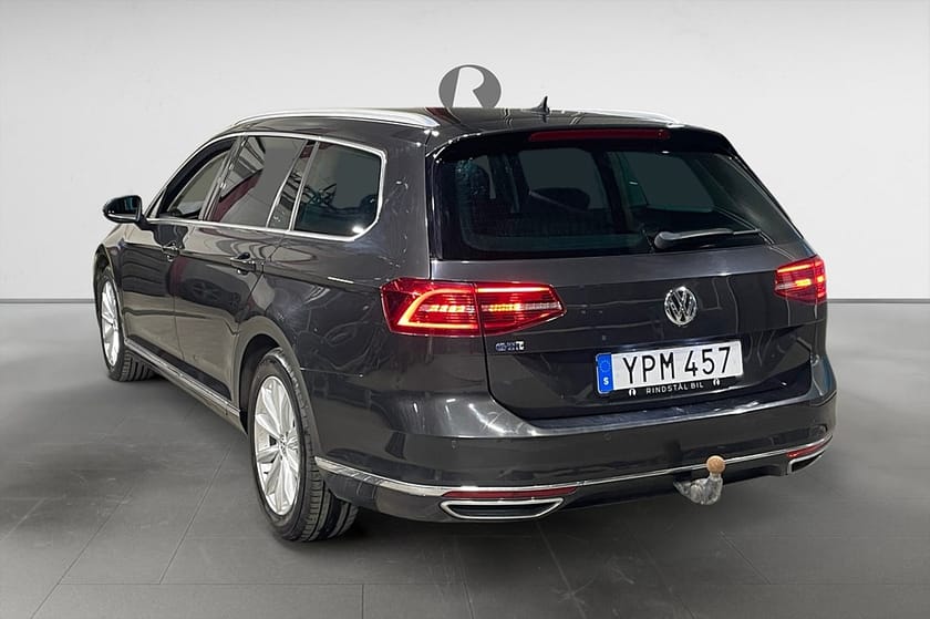 Bild 5 av Volkswagen Passat Variant GTE SC 1.4 TSI 218 HK DSG B-VÄRM DRAG COCKPIT 13400MIL