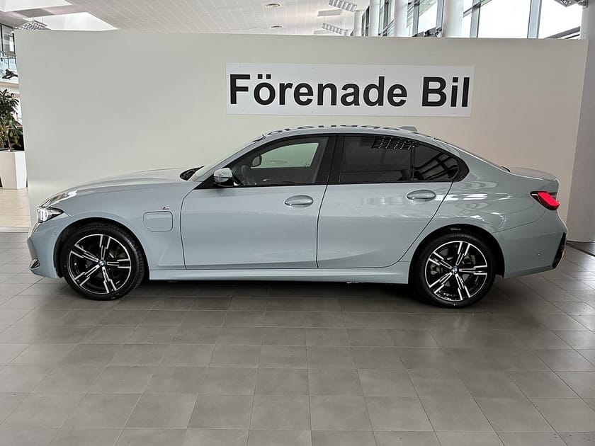 Bild 3 av BMW 330e xDrive Sedan M Sport 18" Rattvärme Park Assist