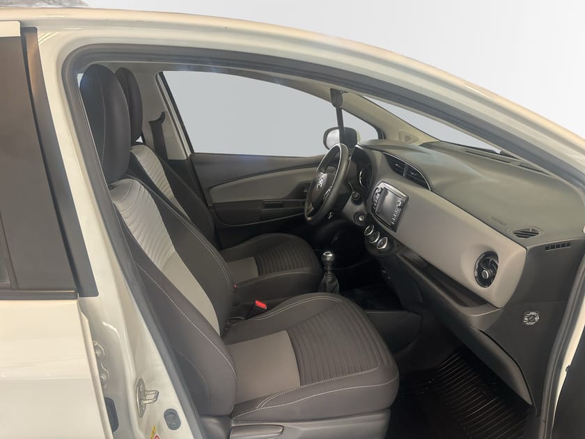 Bild 4 av Toyota Yaris ACTIVE / V-HJUL / AU GARANTI
