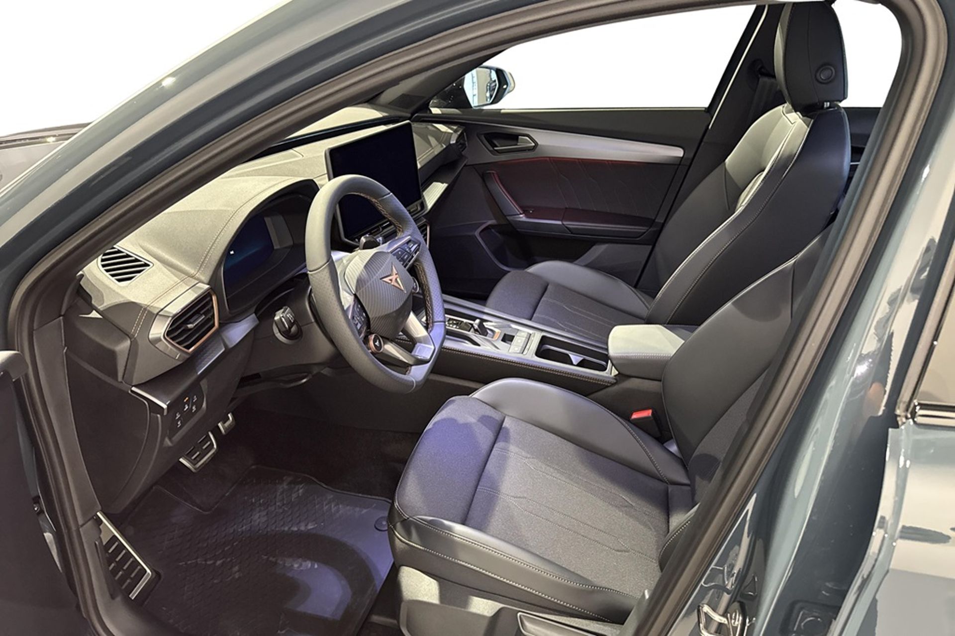 Cupra Formentor 150hk eTSI 2026, photo 6/8