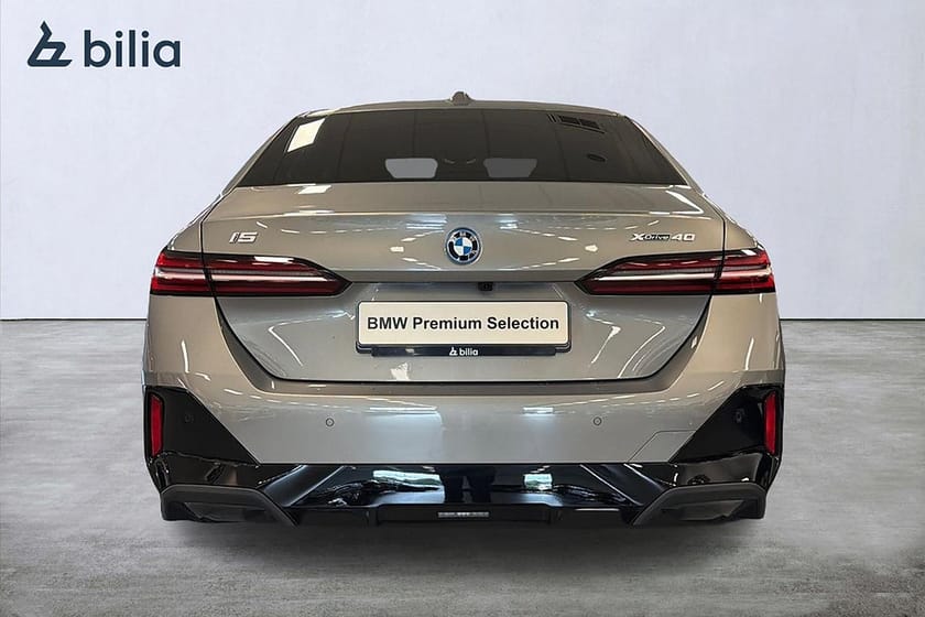 Bild 4 av BMW i5 xDrive40 Sedan xDrive 40 M-sport | H&K | Drag | Aktiv farth.