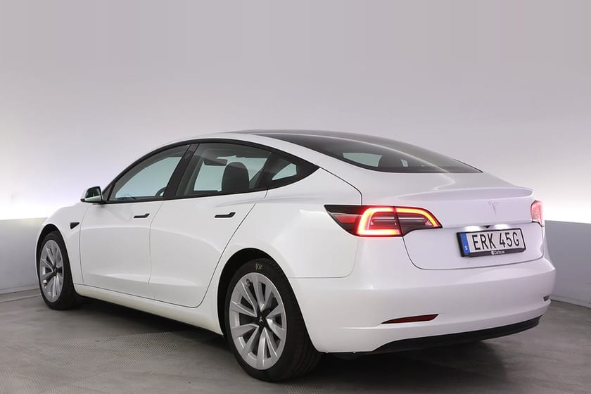 Bild 4 av Tesla Model 3 Standard Range Refresh AP Pano Drag V-hjul