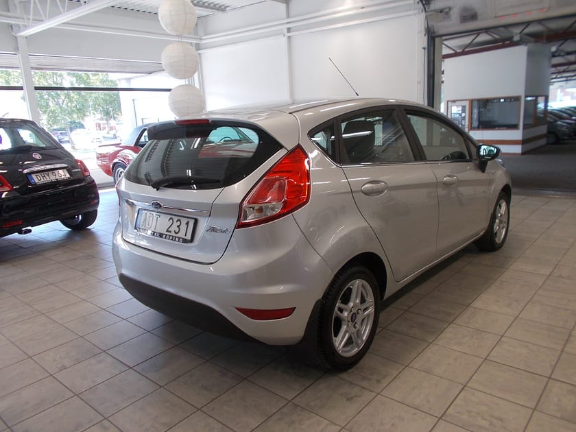 Bild 3 av Ford Fiesta Titanium 1.0 80hk Kamremsbytt/LågSkatt/S&Vhjul