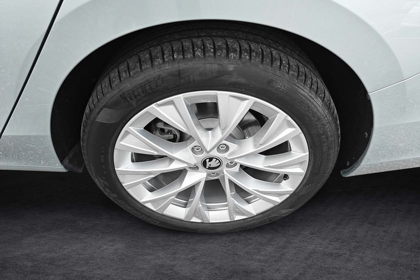 Bild 4 av Škoda Superb iV Kombi Selection TSI 204 Drag Värmare