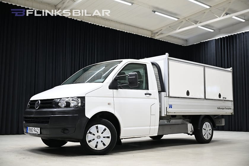 Bild 1 av Volkswagen Transporter Chassi Cab 140HK Flak|Långkåpa|Drag|Värmare|EnÄgare|Nykamrem|Moms