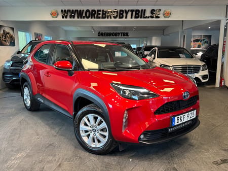 Toyota Yaris Cross Hybrid AWD-i e-CVT Active M-värmare Extraljus B-kamera