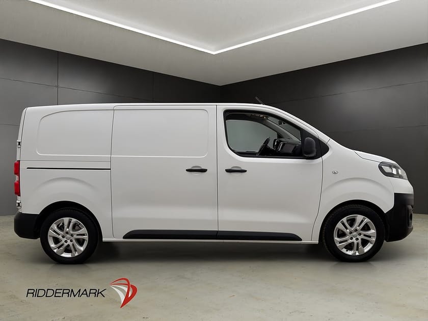 Bild 2 av Opel Vivaro-e Skåpbil L2 136hk B-Kamera 3-Sits Navi CARPLAY Moms