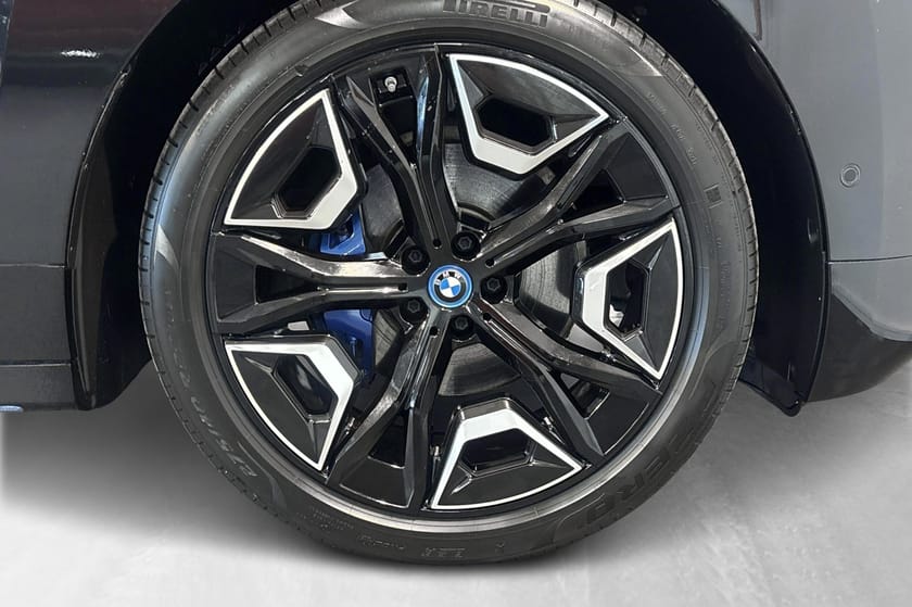 Bilde 5 av BMW iX xDrive40 Fully Charged, Skylounge, HiFi, Laser