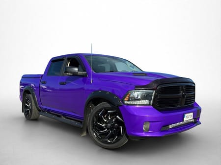 RAM 1500 Crew Cab Dodge Sport V8 4x4 Värm Drag Alpine Taklucka STUK
