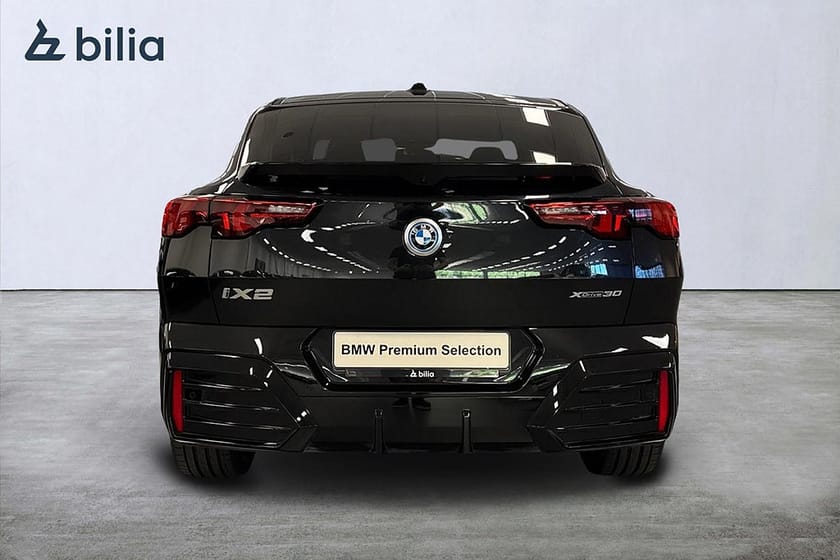 Bild 4 av BMW iX2 xDrive30 xDrive 30 M-sport | Drag | Aktiv farth. | Backkamera