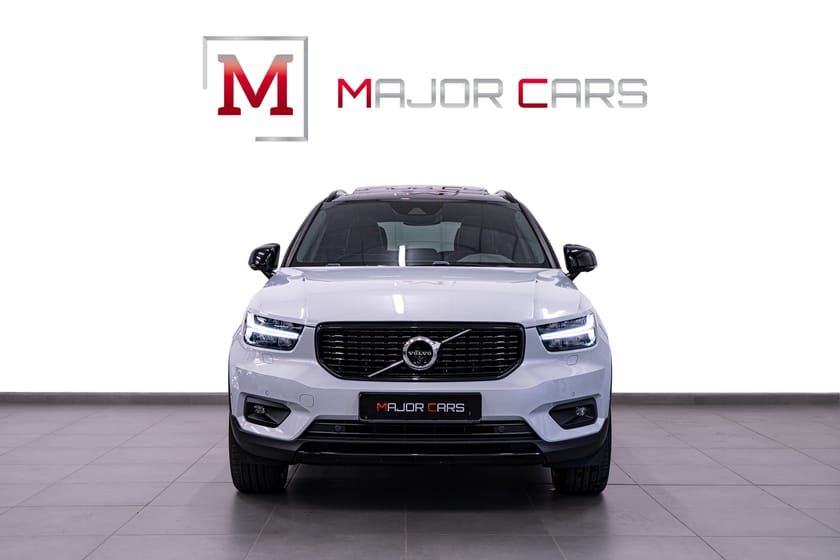Bild 2 av Volvo XC40 B5 AWD R-Design Pano 21" H/K 360° Drag Värmare 250hk