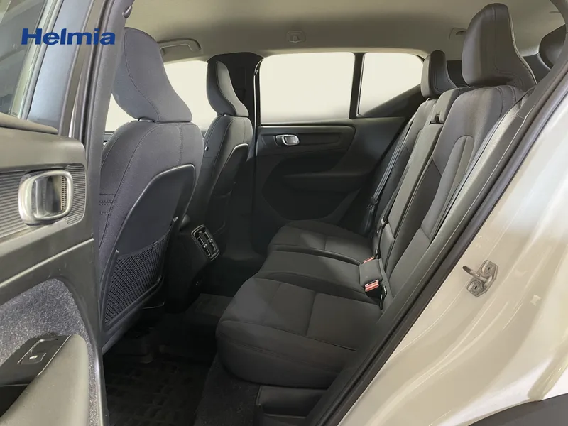 Bild 11 av 15 – Volvo XC40 B4 FWD Bensin Momentum Advanced Edt