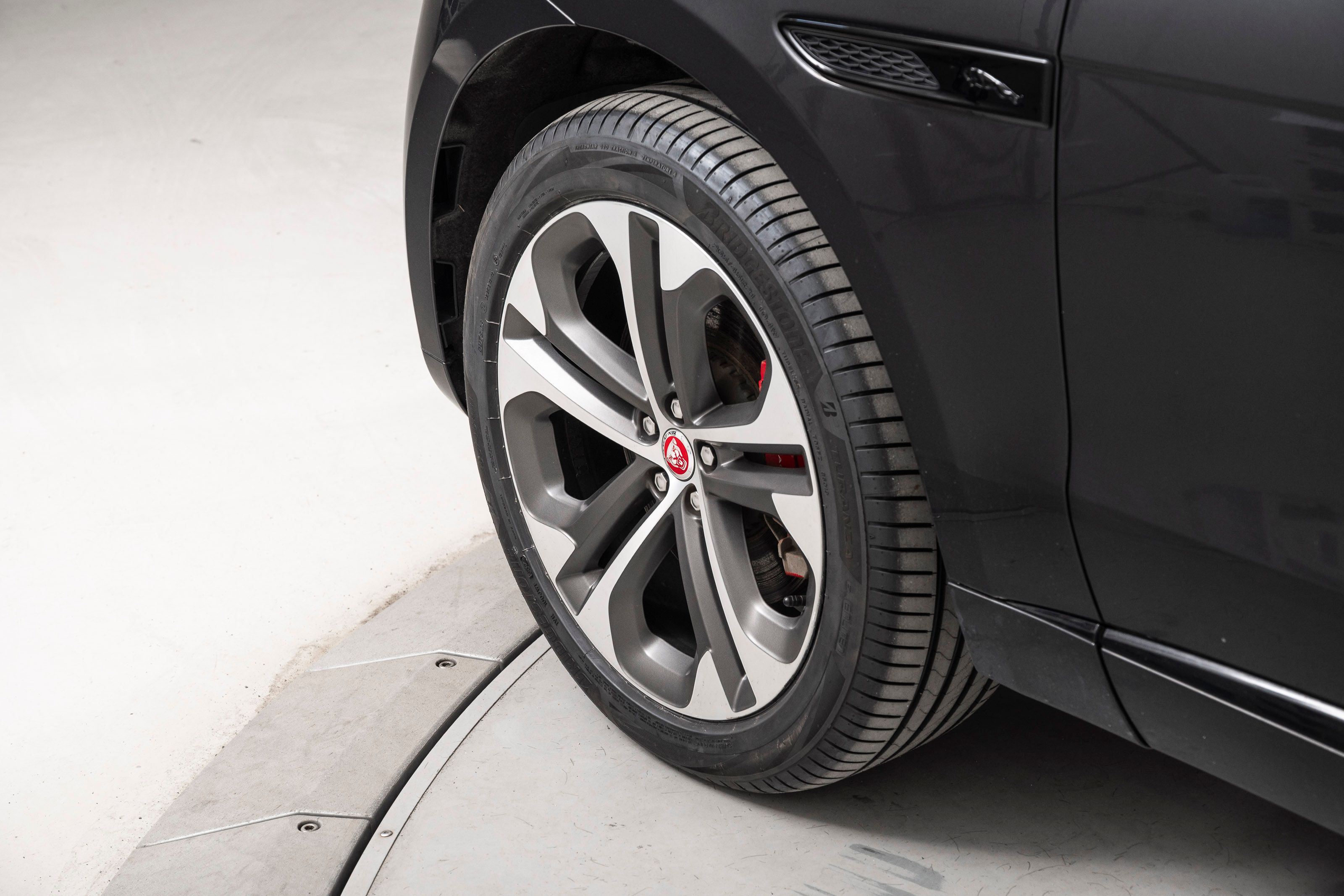 Jaguar F-Pace P400e PHEV Automatic, 8-trins, 404ps, 2022