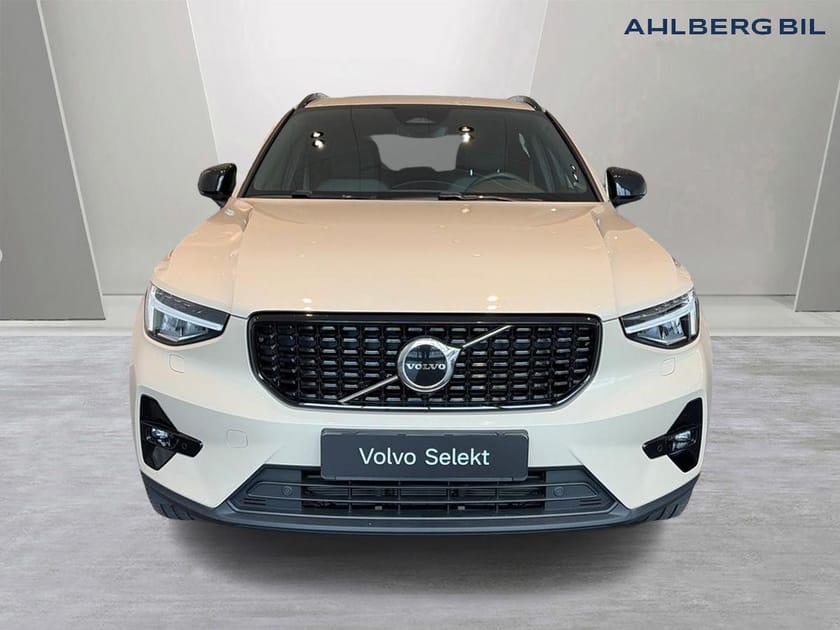 Bild 5 av Volvo XC40 B3 FWD Bensin Plus Dark. Backkamera, Navi, Adaptiv farthållare,  Programmerbar bränslevärm,  Rattvärme