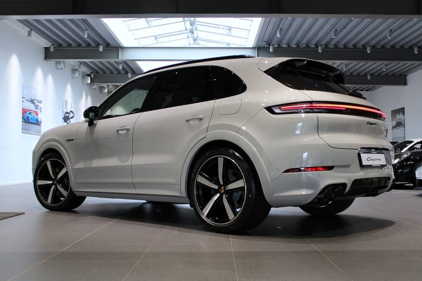 Bild 2 av Porsche Cayenne E-Hybrid BLACK EDITION