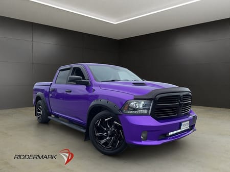 RAM 1500 Crew Cab Dodge Sport V8 4x4 Värmare Drag Skinn Taklucka STUK