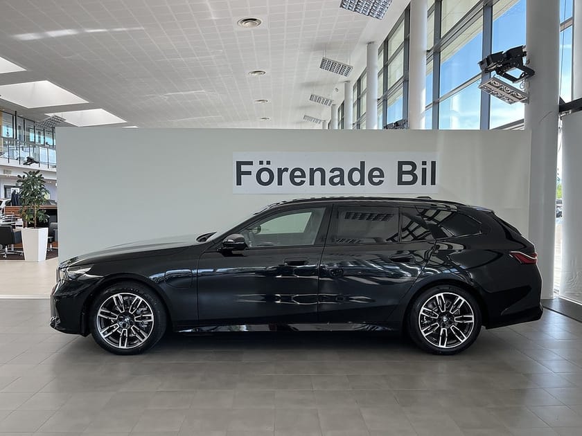 Bild 3 av BMW 530e xDrive Touring M Sport Drag Rattvärme Adaptiv Farth.