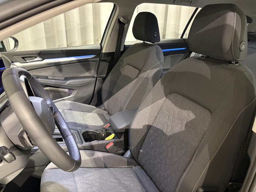 Bild 4 av Volkswagen Golf Sportscombi LIFE 1.5 ETSI 150hk Drag Värmare