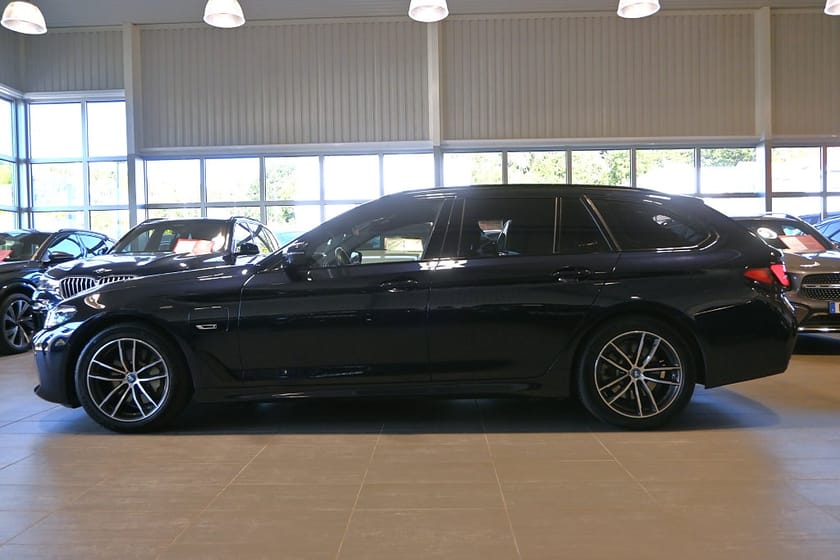 Bild 2 av BMW 530e xDrive Touring 292hk M Sport Connected Drag