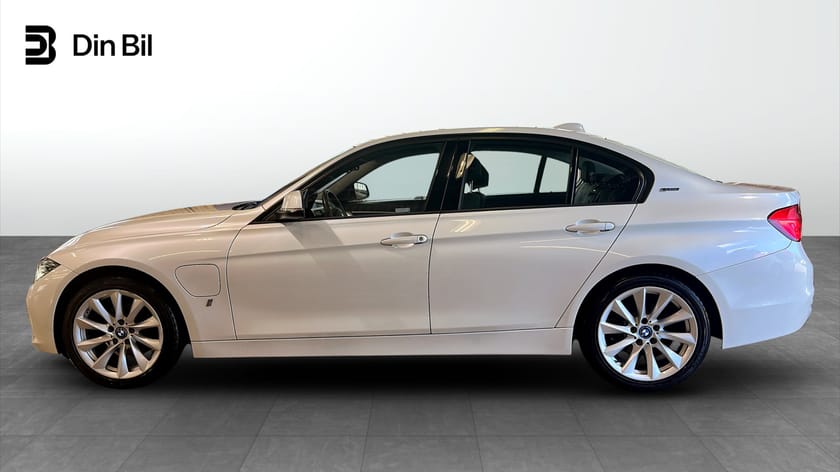 Bild 2 av BMW 330e Sedan iPerformance 252hk Sportline / Navi / HIFI / Kamer