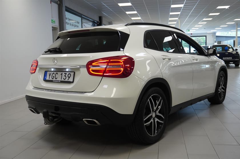 Bild 4 av Mercedes-Benz GLA 200 d 4MATIC Night Pack Värmare Drag 136hk