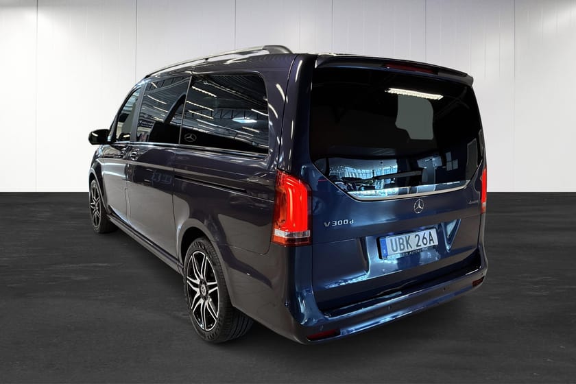 Bild 4 av Mercedes-Benz V 300d 4MATIC 3.2t 4M 9G-Tronic | AMG | 360 | Burmester | Nightpaket | 7-Sitsig