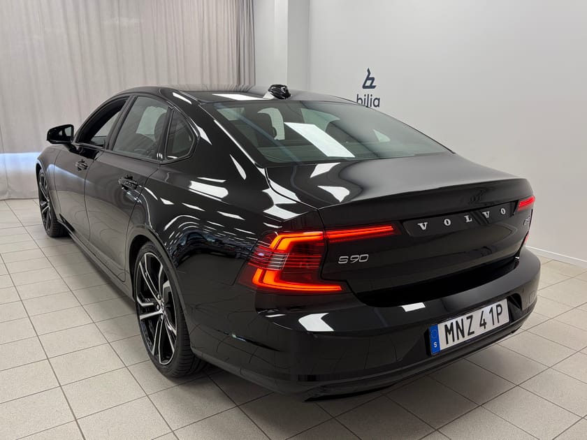 Bild 3 av Volvo S90 B5 AWD Diesel R-Design | Drag | Klimatpaket | HarmanKardon