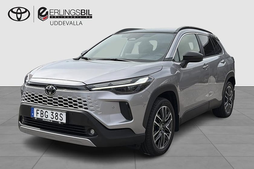 Bild 1 av Toyota Corolla Cross Hybrid AWD-i 2.0 ELHYBRID EXECUTIVE SKINN PANO JBL V-HJUL