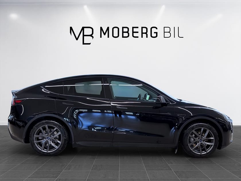 Bild 5 av Tesla Model Y Standard Range RWD 299hk Pano B-Kamera