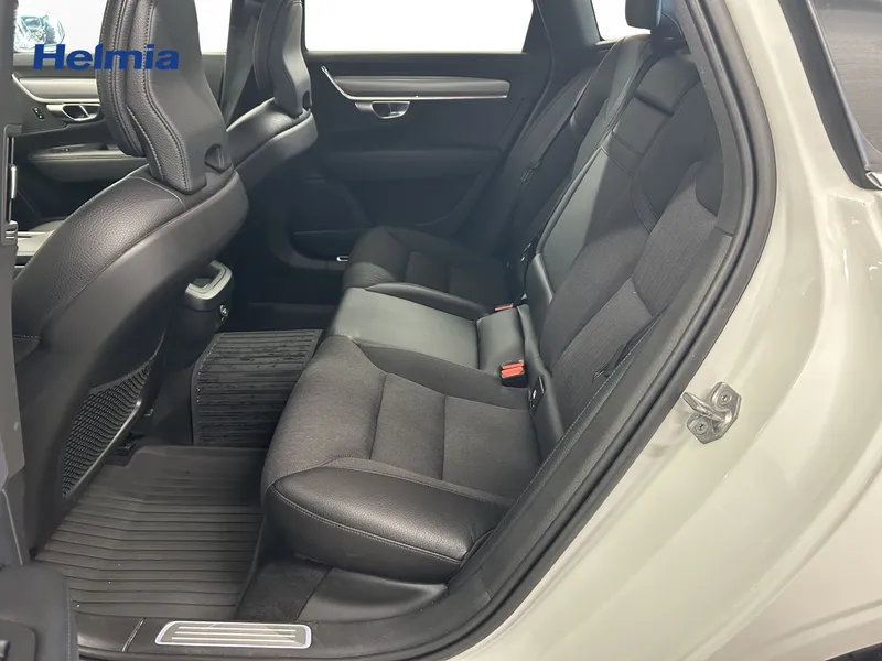 Bild 10 av 10 – Volvo V90 D3 AWD Momentum Advanced Edition