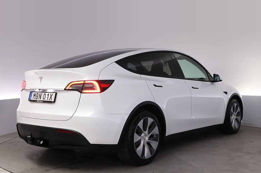 Bild 5 av Tesla Model Y Standard Range RWD Autopilot Panorama Drag