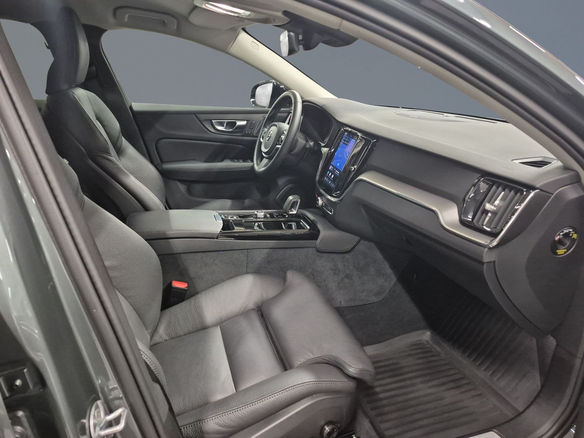 Volvo V60 T6 Plus Dark Nordic Edition 2026, bild 7/10