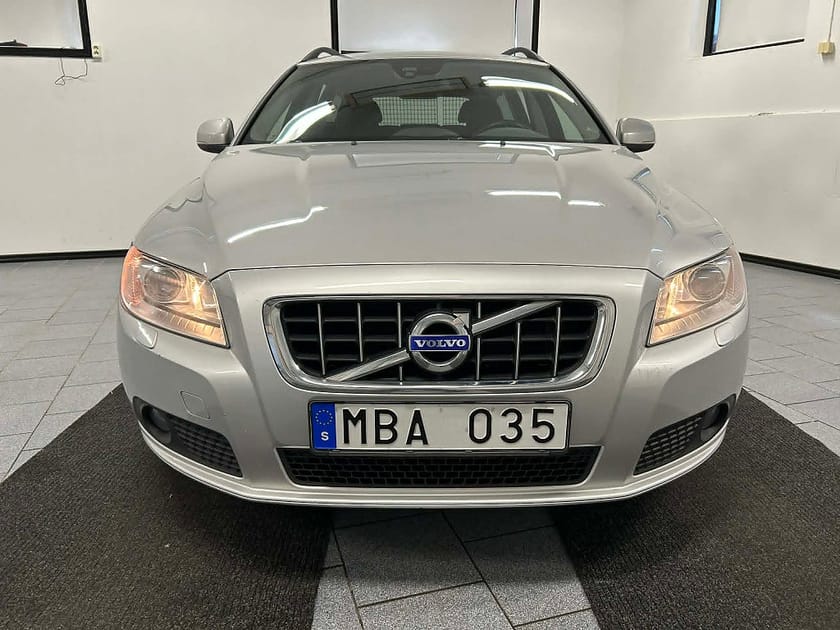 Bild 5 av Volvo V70 D3 163 hk Momentum Euro 5 Drag Välservad
